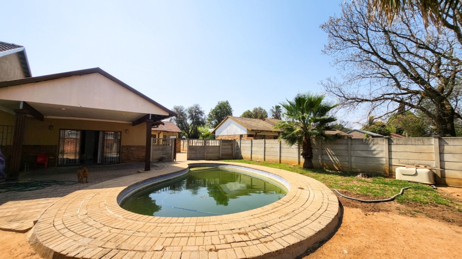 3 Bedroom Property for Sale in La Hoff North West